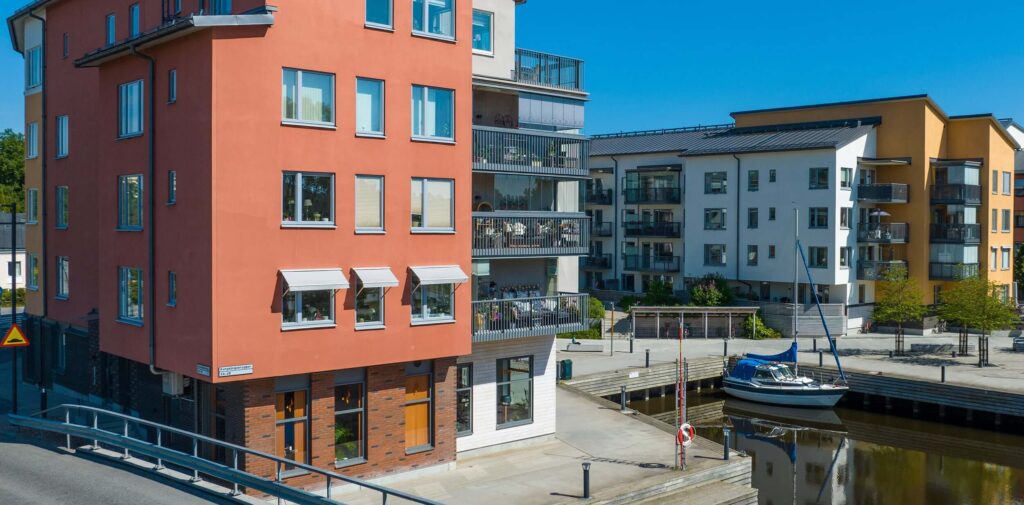 Moderna bostadsfastigheter vid kajkanten – SVEFAB förvaltar fastigheter i hela Stockholmsregionen
